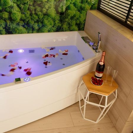 Luxury Apartments «Love Story» Ivano-Frankivsk Ngoại thất bức ảnh