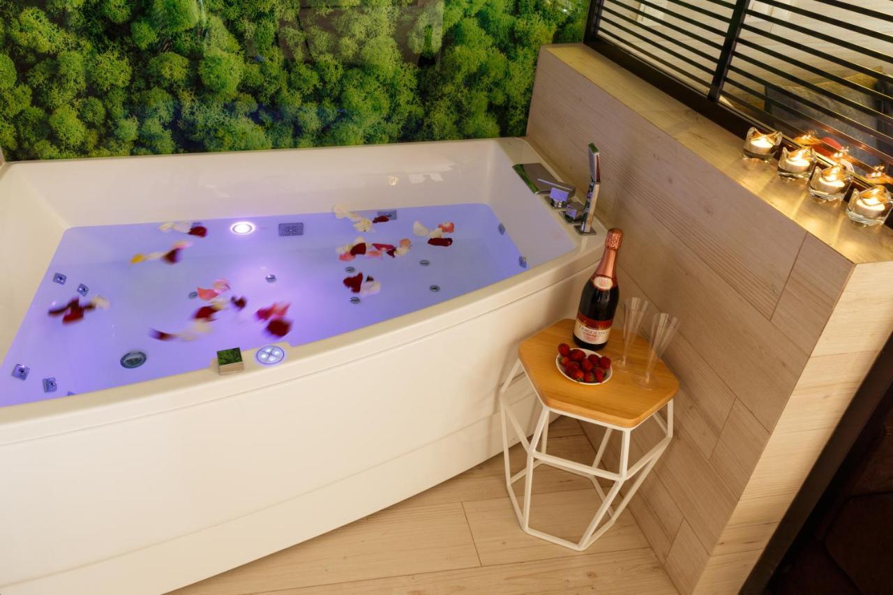 Luxury Apartments «Love Story» Ivano-Frankivsk Ngoại thất bức ảnh